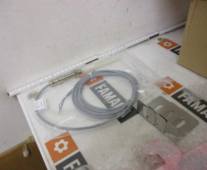 Датчик 
BERSTSENSOREN SE
Alte Matnr.: 67-170451-000
mit 2m Anschlusskabel
Ui < 40V
Ii < 57mA
Li, Ci vernachlässigbar
II 2G Ex ib IIC T4 (Gb)
II 2D Ex ib IIIC T 85°C IP65 (Db) -25°C < Ta < +80°C
IBExU11ATEX1017
mit Montagewinkel Brilex