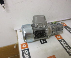 Электродвигатель с редуктором
uniGear Schneckengetriebemotor
Typ NMS30HU-40/1-56L/4
0,09 kW, 1400 min-1
230/400 V, 50 Hz, IP 55, Isol. Kl. F
i = 40 n2 = 35 min-1 LAIPPLE KEB / BRINKMANN