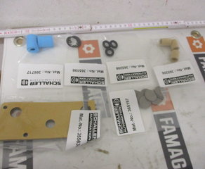 Набор запасных частей
Данный комплект включает в себя :
- 10 x 365197/10042
- 03 x 365206/10002
Ersatzteilkit 1 (Wartungskit VN87/87+)
Ersatzteilkit 1 (Wartungskit)
- passend für VISATRON VN/87 und
VN/87plus
- für 4 Filterwechsel (ca. 1 Jahr)
This kit includes :
- 10 x 365197/10042
- 03 x 365206/10002 Schaller Automation